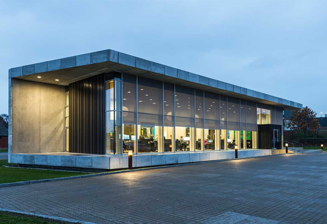 AC Hydraulic Viborg beleuchtet