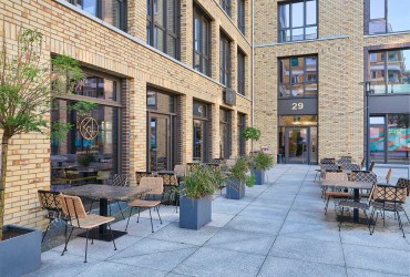 Plenty of light inside and at the same time the best thermal insulation: the window system heroal W 72 makes this possible. 