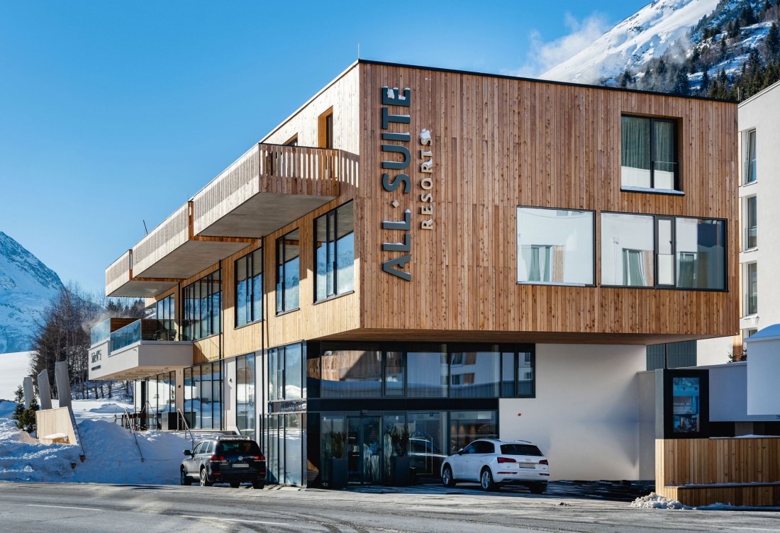 All-Suite-Resort-Paznaun_AT_01_heroal-C-50,-W-72