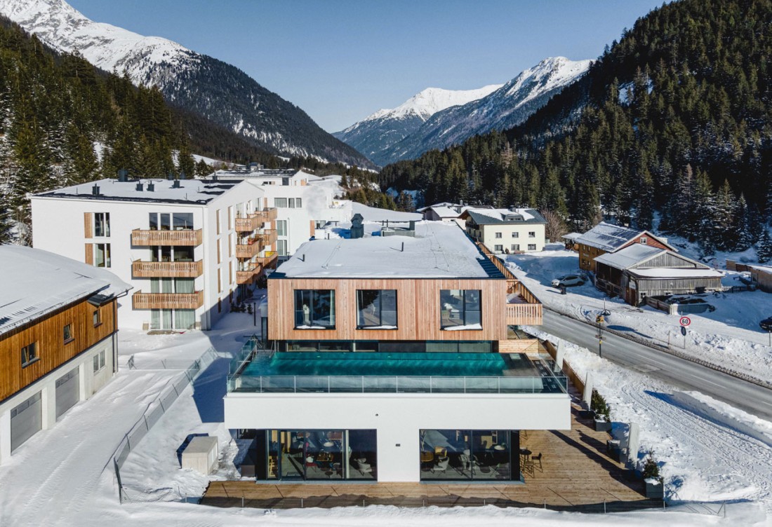 All-Suite-Resort-Paznaun_AT_03_heroal-C-50,-W-72