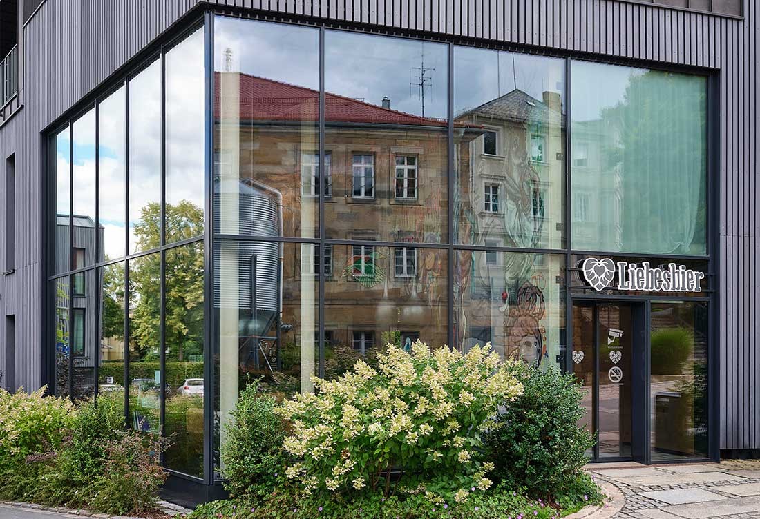 Liebesbier-Urban-Art-Hotel-Eingang