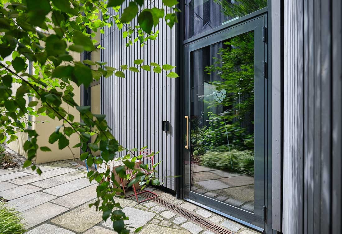 Liebesbier-Urban-Art-Hotel-Aussenansicht