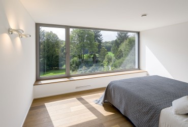Wohnhaus-Wuppertal-Schlafzimmer-Fenstersystem-heroal W 72
