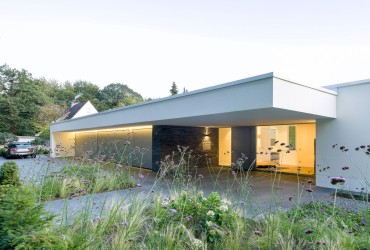 Wohnhaus-Wuppertal-Eingang-Türsystem-heroal D 72