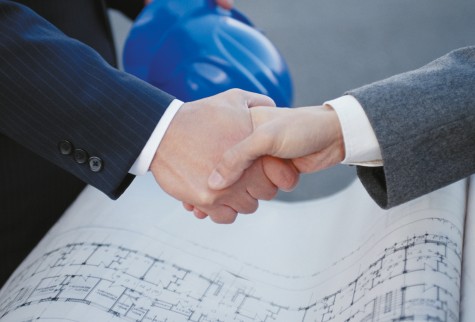 Waermedaemmung-Haende-schuetteln