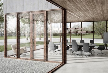 Themen-Designvielfalt-Mann-vor-Fenster-gelb