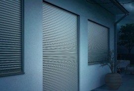 Einbaurollladen-Rollladen-geschlossen-bei-Nacht