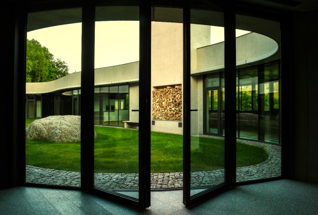 Porte-fenêtre ouverte