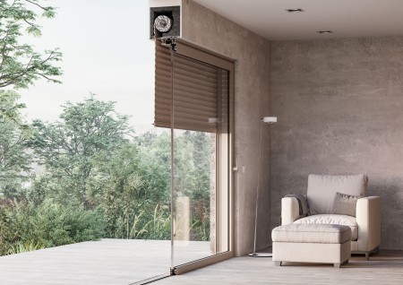 Mounting brackets specifically tailored to the heroal VS Z sun protection system enable installation in the VEKA VEKAVARIANT 2.0 box systems for restorations and renovations as well as the VEKAVARIANT EPS top-mounted insulation box for new builds. © heroal